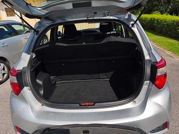 Toyota Yaris 16 of 18