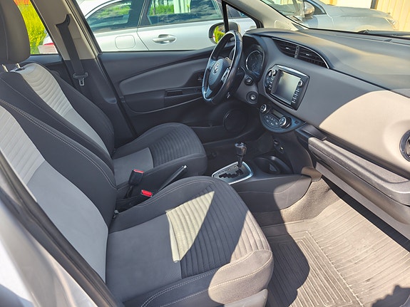 Toyota Yaris 14 of 18