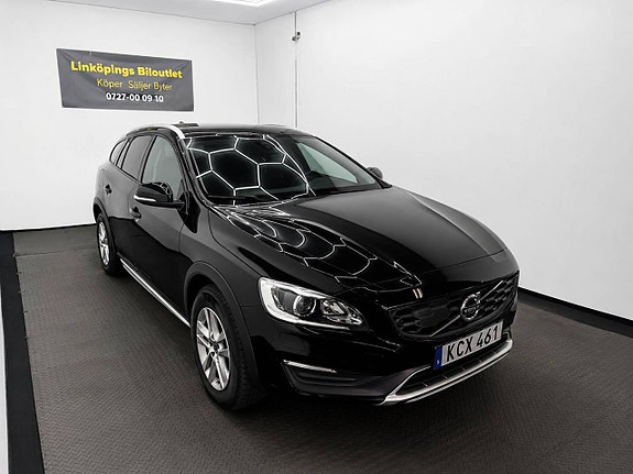 Volvo V60 Cross Country 2 of 5