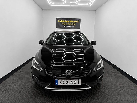 Volvo V60 Cross Country 3 of 5