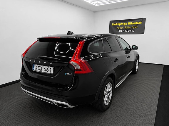 Volvo V60 Cross Country 4 of 5
