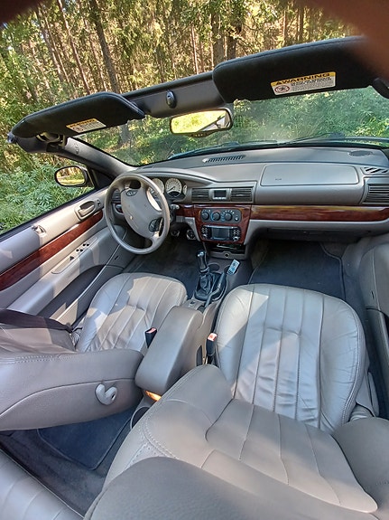 Chrysler Sebring 5 of 12
