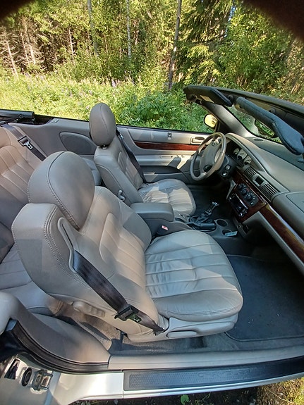 Chrysler Sebring 7 of 12