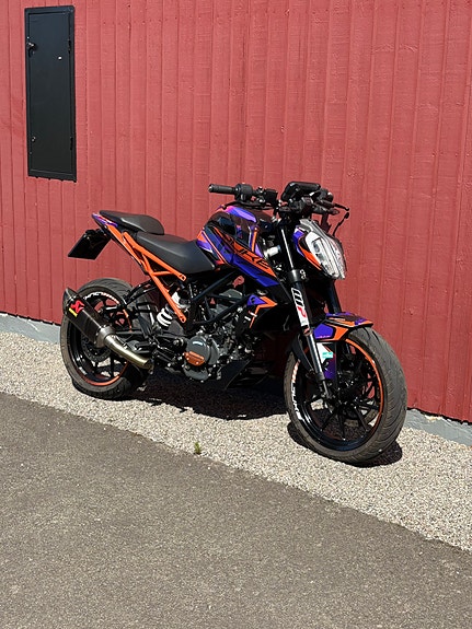 KTM 125 Duke 2 of 12