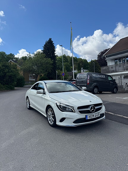 Mercedes-Benz CLA200 4 of 5