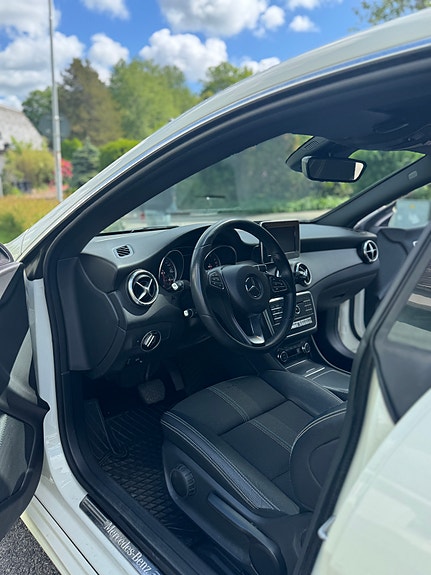 Mercedes-Benz CLA200 8 of 14