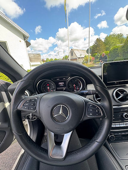 Mercedes-Benz CLA200 10 of 14