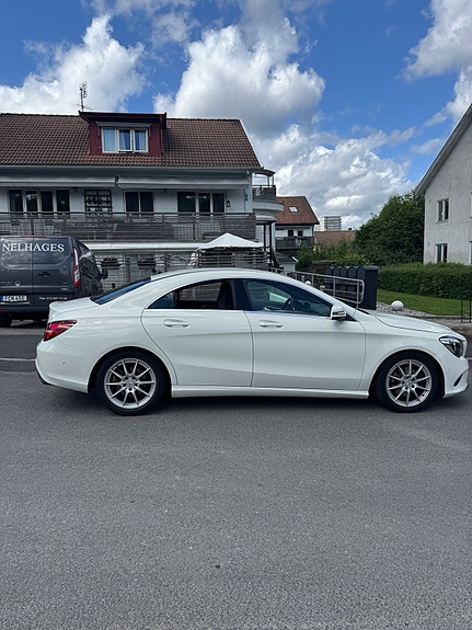 Mercedes-Benz CLA200 3 of 5