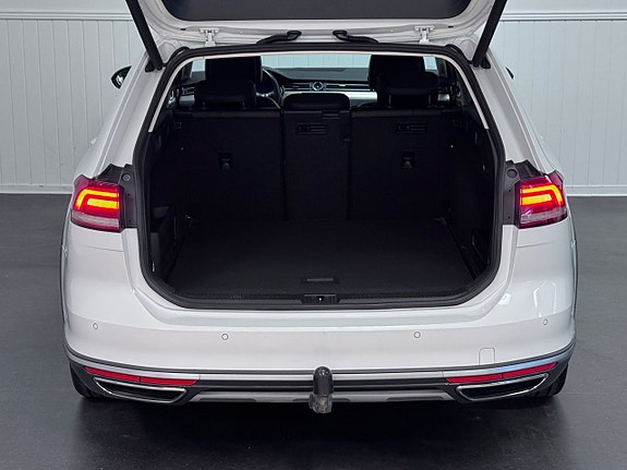Volkswagen Passat Alltrack 10 of 28