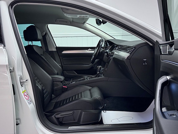 Volkswagen Passat Alltrack 15 of 28