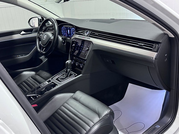 Volkswagen Passat Alltrack 16 of 28