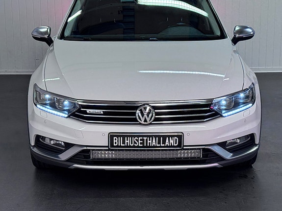 Volkswagen Passat Alltrack 3 of 5