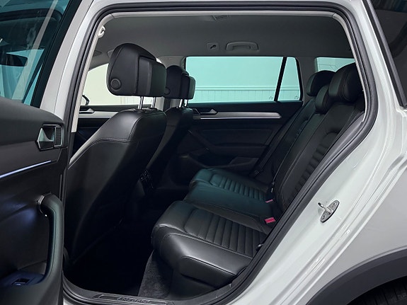Volkswagen Passat Alltrack 17 of 28