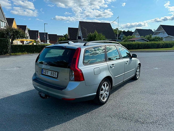Volvo V50 4 of 5
