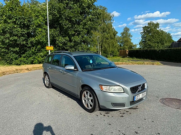 Volvo V50 2 of 5