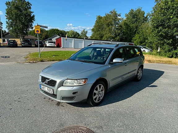Volvo V50 3 of 5
