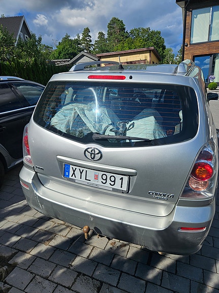 Toyota Corolla Verso 3 of 6