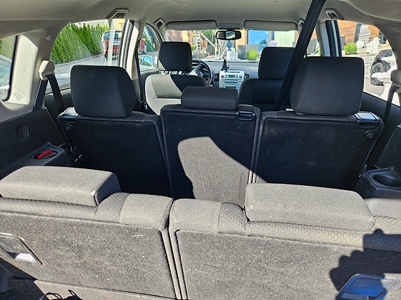 Toyota Corolla Verso 5 of 6