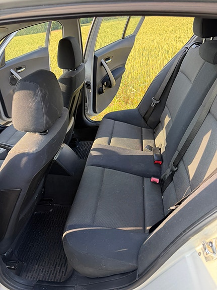 BMW 116i 8 of 12