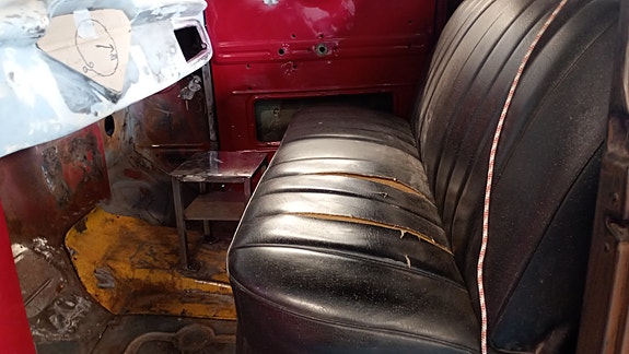 Ford F-100 4 of 5