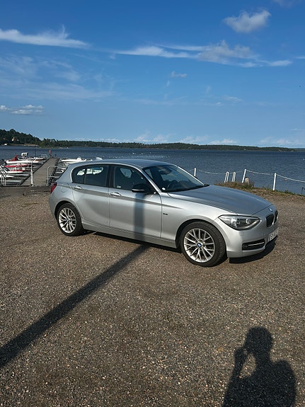 BMW 118d 2 of 5
