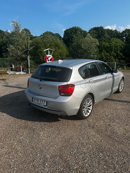 BMW 118d 3 of 5