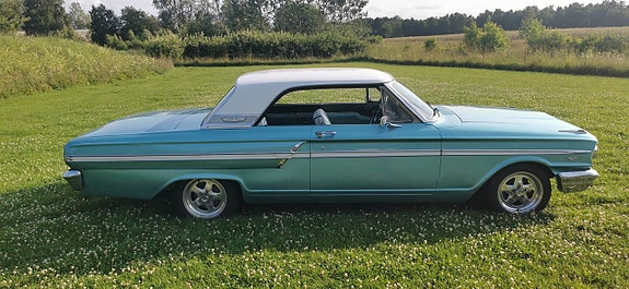 Ford Fairlane 4 of 5