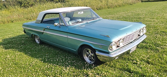 Ford Fairlane 3 of 5