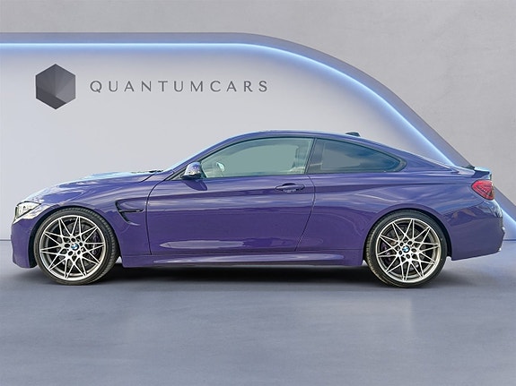 BMW M4 2 of 5