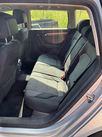 Volkswagen Passat 7 of 9