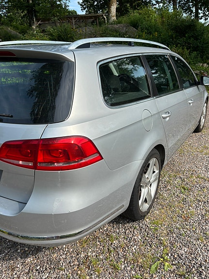 Volkswagen Passat 4 of 9