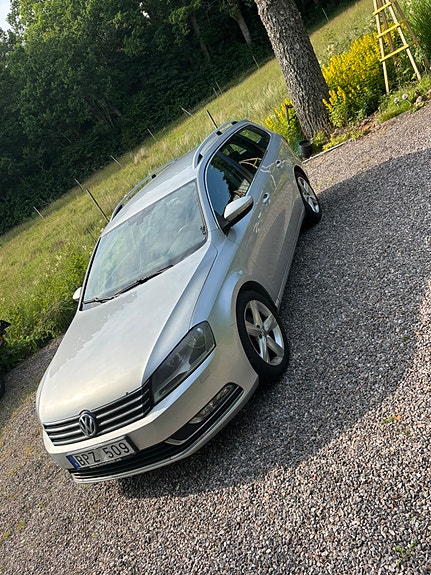 Volkswagen Passat 2 of 9