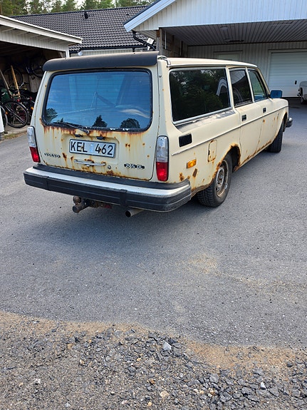 Volvo 245 1978 photo 3