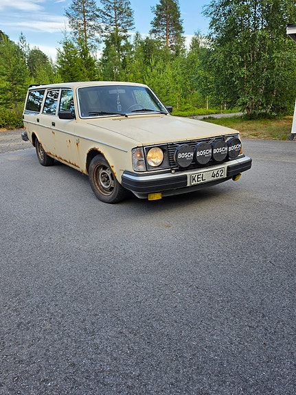 Volvo 245 1978 photo 2