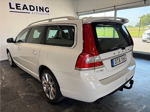 Volvo V70 2 of 5