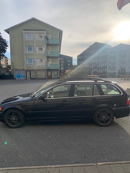 BMW 320i 4 of 13