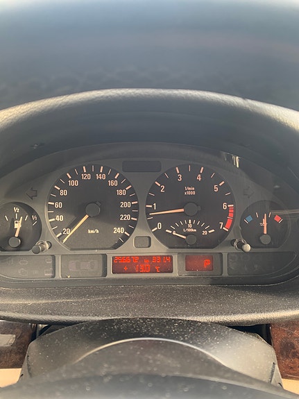BMW 320i 13 of 13