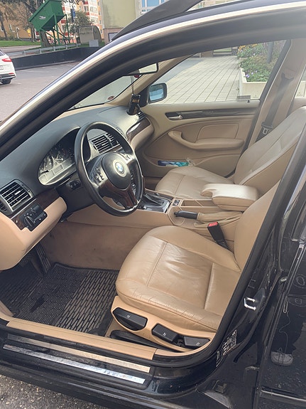 BMW 320i 8 of 13