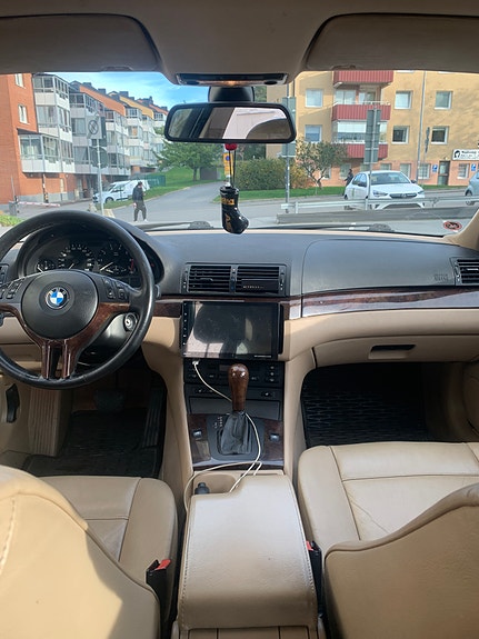 BMW 320i 7 of 13