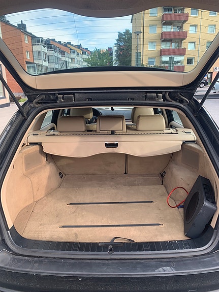 BMW 320i 12 of 13