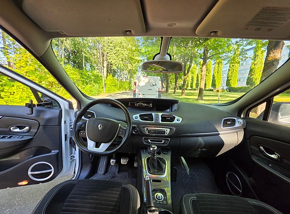 Renault Scenic XMod 4 of 5
