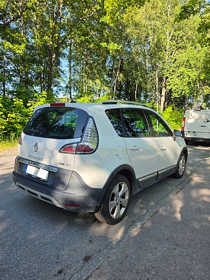 Renault Scenic XMod 2 of 5