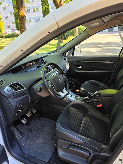 Renault Scenic XMod 5 of 5