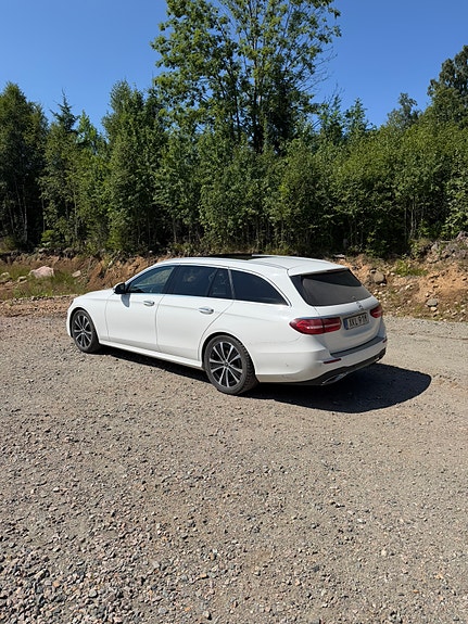 Mercedes-Benz E200 3 of 6