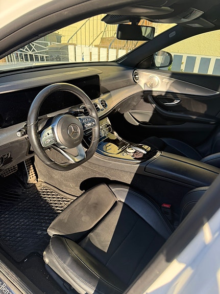 Mercedes-Benz E200 5 of 6