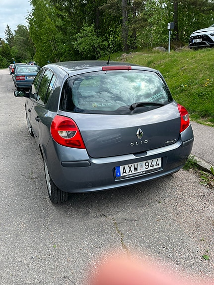 Renault Clio 3 of 3