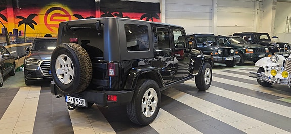 Jeep Wrangler Unlimited 6 of 11