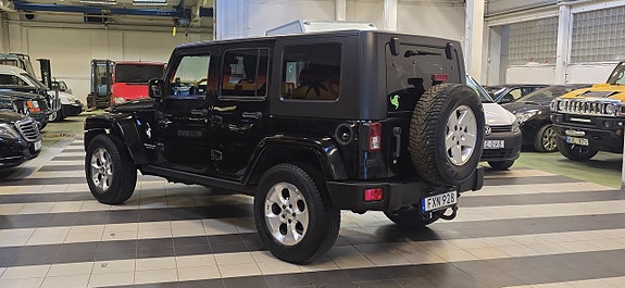 Jeep Wrangler Unlimited 7 of 11
