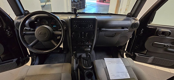 Jeep Wrangler Unlimited 9 of 11