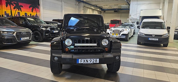 Jeep Wrangler Unlimited 2 of 5
